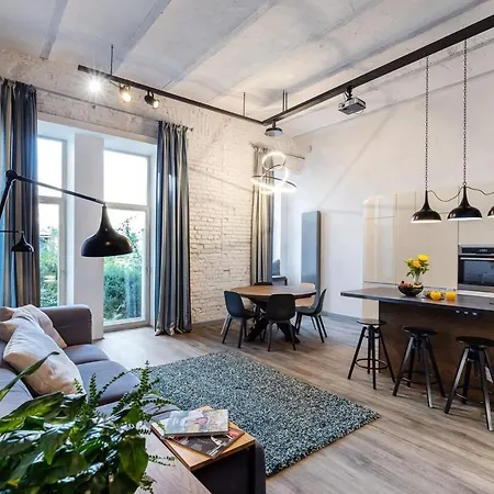 Апартаменти Old Brewery Loft In Paupys By Urban Rent